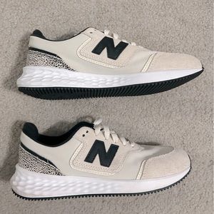 Women’s New Balance tennis shoes